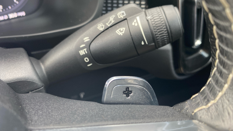 Volvo Xc40 2.0 T4 R DESIGN Pro 5dr AWD Geartronic Petrol Estate